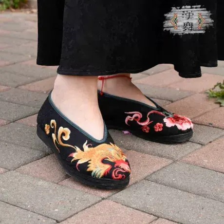 【喜多多】汉舞中国风千层底绣花布鞋新款女单鞋软底平底刺绣女鞋图片