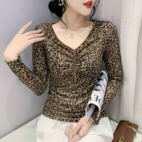 欧货豹纹打底衫女春秋2023新款时尚性感V领T恤长袖洋气钉珠上衣潮图片