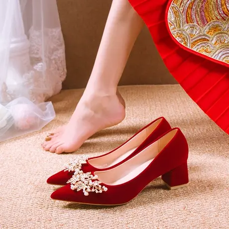 红色结婚鞋子新娘鞋秀禾服婚纱两穿中式水晶孕妇粗跟不累脚高跟鞋图片