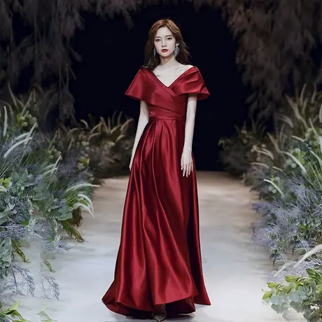 敬酒服新娘2023结婚新款夏季婚礼订婚酒红色礼服显瘦孕妇简单大气图片