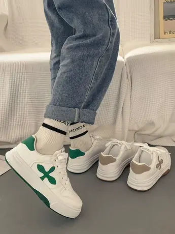 板鞋女百搭显瘦鞋子女春秋2023新款高颜值女鞋ins潮学院风小白鞋图片