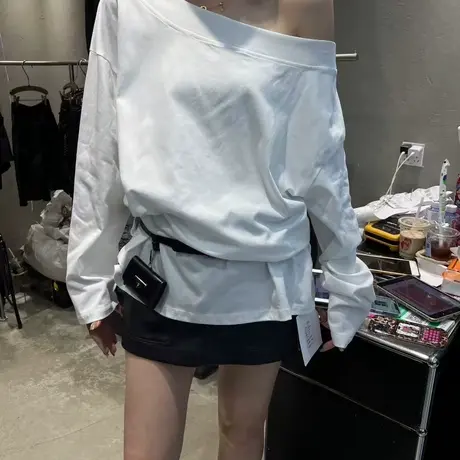 不规则斜领露肩衬衫秋季韩系新品2025设计感收腰条纹别致上衣女商品大图