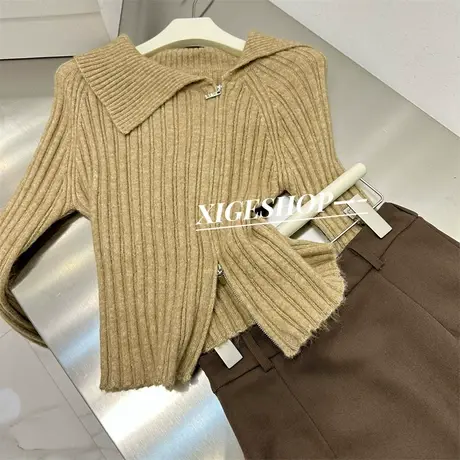 别致大翻领斜门襟坑条针织衫秋季修身弹力软糯上下双拉链长袖开衫图片