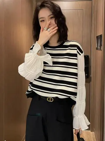 春季新款韩版喇叭袖甜美针织毛衣女条纹拼接设计感气质显白上衣潮图片