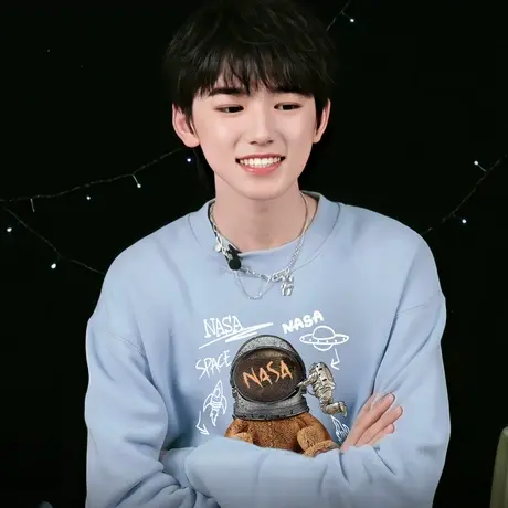 秀洛tnt时代少年团宋亚轩衣服卫衣小熊nasa联名蓝色圆领上衣商品大图