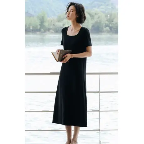 弥古黑色t恤连衣裙女显瘦针织小黑裙夏季三亚度假沙滩裙海边裙子图片