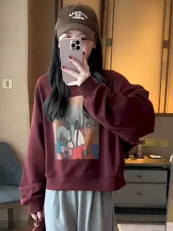 圆领套头卫衣女2023秋季短款洋气宽松休闲减龄酒红色卡通印花卫衣商品大图
