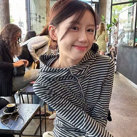 韩国东大门早秋新款复古风显瘦设计感撞色连帽衫指套长袖T恤上衣商品大图