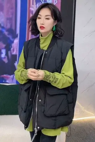 欧货宽松羽绒棉马甲女短款2023年冬季新款圆领大口袋马夹外套爆款商品大图