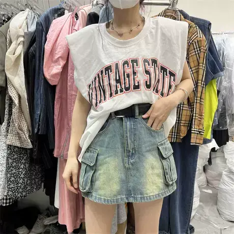 韩国东大门2023夏新款韩版时尚设计感宽松显瘦垫肩字母马甲T恤女图片