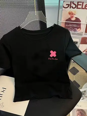 仿棉正肩短袖黑T恤女夏季新款独特别致高腰搭配牛仔裤的短款上衣图片