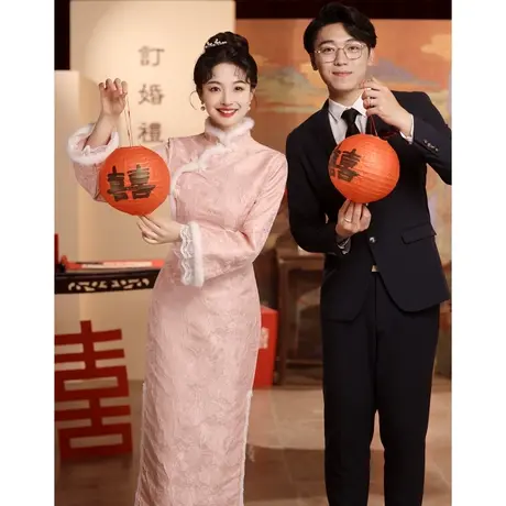 粉色旗袍敬酒服2024新款新娘秋冬季长袖加厚保暖订婚裙礼服女回门图片