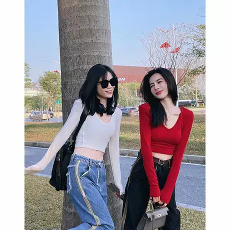 Onoev百搭辣妹V领纯色修身显瘦长袖T恤短款露脐打底衫上衣内搭图片
