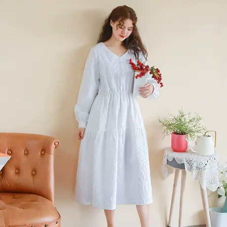 胖妹妹秋季2023新品复古V领长袖连衣裙 大码微胖盐缩工艺宽松长裙商品大图