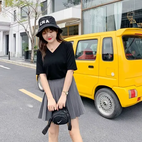 2023夏装新款大码t恤女短袖V领简约百搭胖mm显瘦上衣宽松半袖纯色图片