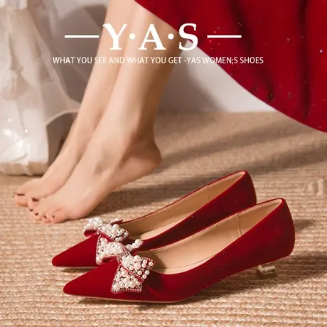 中式红色珍珠蝴蝶结配秀禾服的婚鞋新娘鞋低跟不累脚气质不俗潮图片