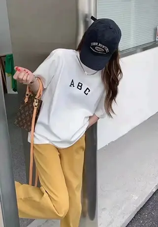 2023早春韩版气质修身显瘦字母刺绣短袖T恤上衣时尚装饰项链小衫商品大图