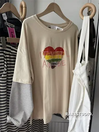 秋季新款彩虹爱心条纹袖拼接假两件宽松百搭洋气设计感长袖棉T恤图片