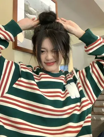 条纹圆领卫衣女落肩高级感宽松慵懒风春秋季复古港味chic长袖上衣图片