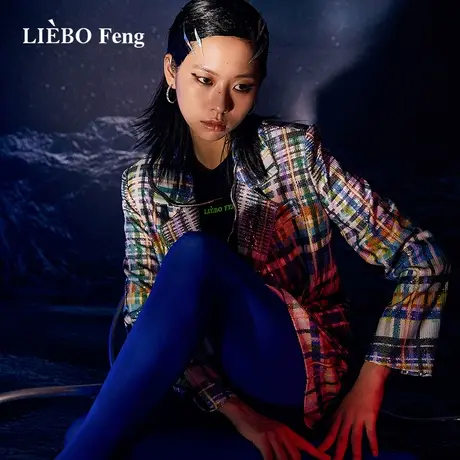 裂帛LIEBOFeng2023春季新商场同款修身垫肩亮片格纹西服外套图片