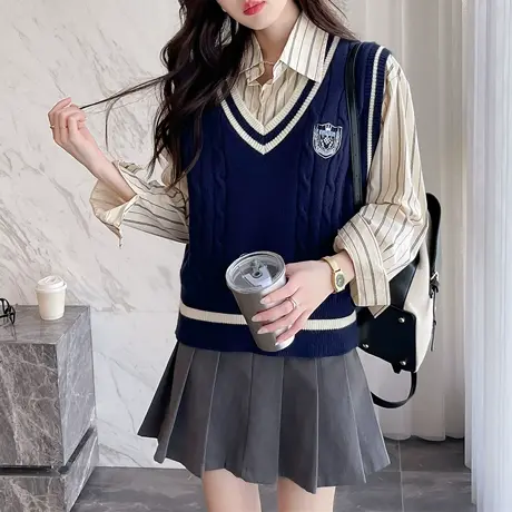 唐狮秋冬季女毛衣学院风小刺绣V领套头马甲短款百搭流行毛线衫tu图片