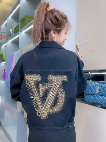 牛仔外套女2023年新款烫钻女装宽松春秋款上衣时尚休闲牛仔衣夹克图片