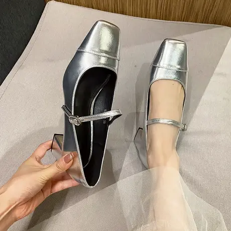 银色玛丽珍单鞋女2024新款法式小个子晚晚风方头粗跟一字带高跟鞋图片