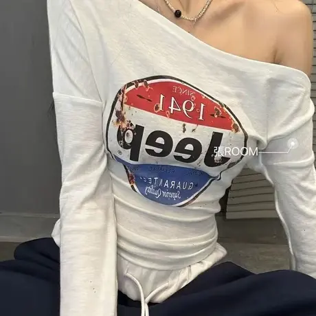 十三行美式字母露肩长袖上衣女2025秋季短款小个子修身显瘦T恤女商品大图