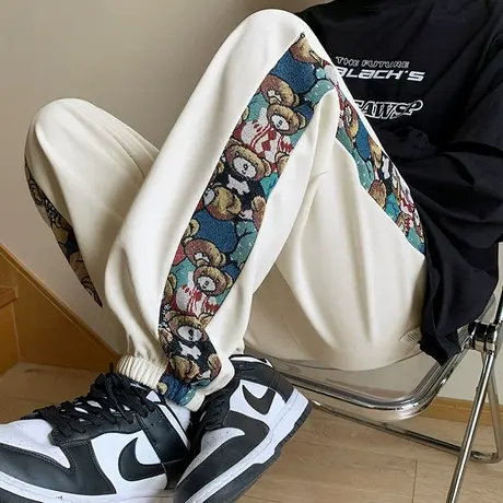 束脚卫裤男春秋季国潮拼接刺绣小熊阔腿裤子男潮牌宽松运动休闲裤图片