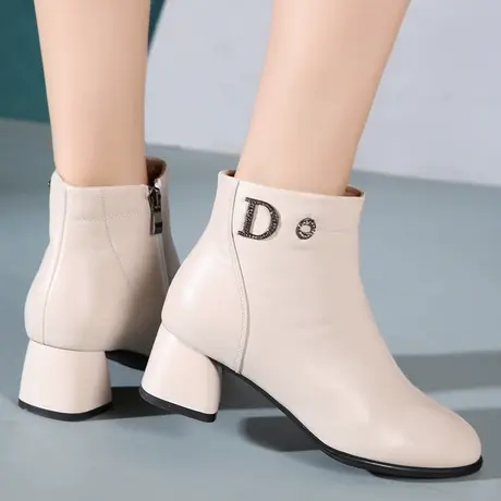 2023秋季新款中跟大码马丁靴女40-43真皮白色小皮鞋粗跟软底短靴图片