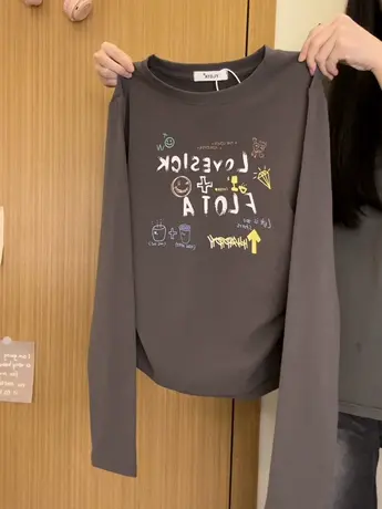 红续涂鸦卡通碳灰色长袖T恤女日系ins学院风收腰内搭上衣秋冬新款图片