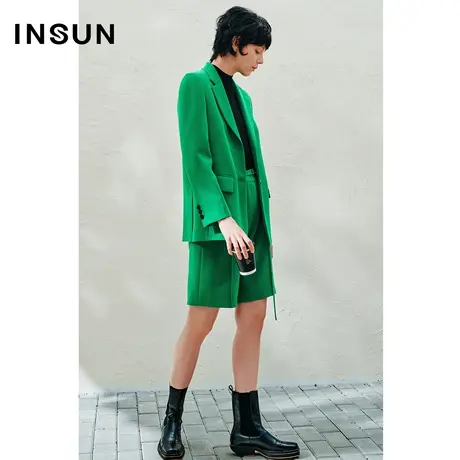 INSUN恩裳春季摩登鲜艳绿中筒裤微弹短裤商品大图