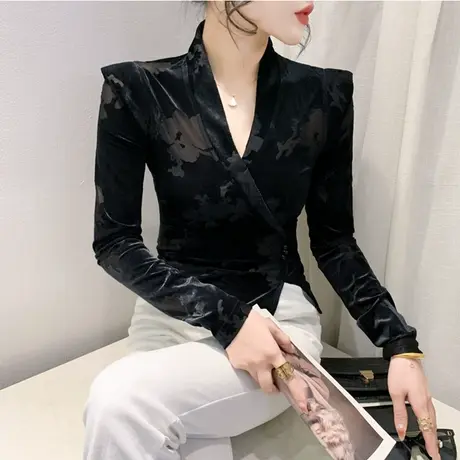 不规则下摆纽扣开叉打底衫女长袖时尚性感V领丝绒上衣修身显瘦T恤图片