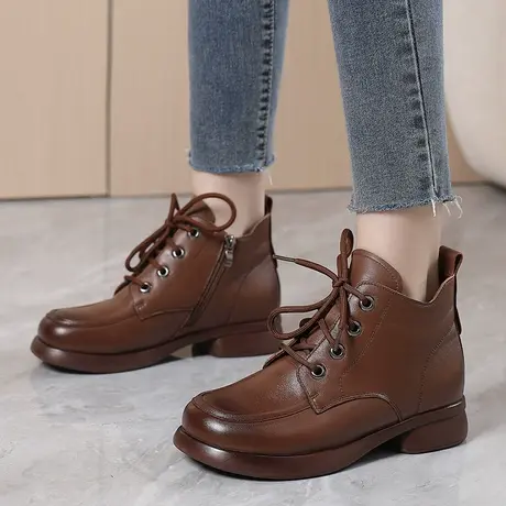 时尚平底真皮大码加肥加宽女靴41-43牛仔裤2023年新款女配马丁靴图片