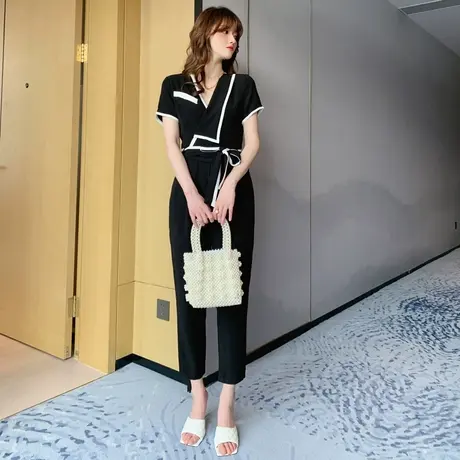 2024夏季休闲九分裤高腰显瘦工装连衣裤赫本风V领气质西装连体裤商品大图