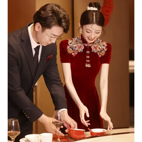 旗袍敬酒服2023新款新娘高级感刺绣订婚礼服夏季出阁服秀禾服嫁衣图片