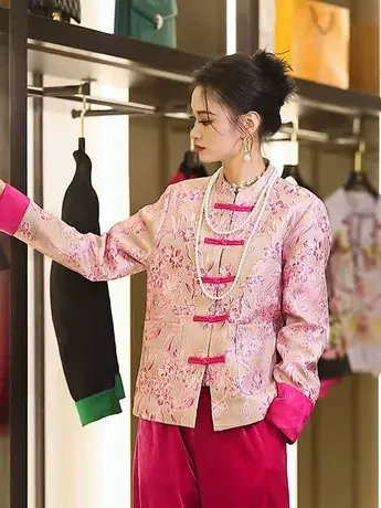 新中式国风高端设计粉色高品质立领盘扣短外套2024秋冬新款女百搭商品大图