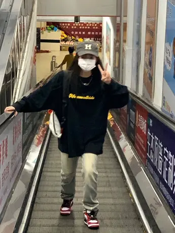 套头卫衣女oversize宽松慵懒风春秋薄款复古美式高街vibe圆领上衣图片