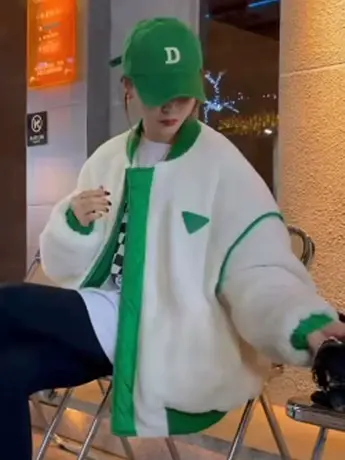 羊羔毛外套女加厚2023年秋冬季新款双面穿绒绒棒球服百搭保暖棉服图片