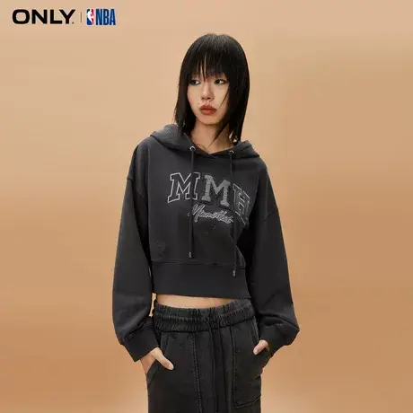 【ONLY奥莱】秋季NBA联名款短款落肩连帽长袖卫衣女商品大图