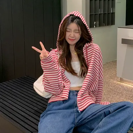 大码胖mm条纹短款拉链外套女秋装女2024年新款宽松休闲长袖上衣服商品大图