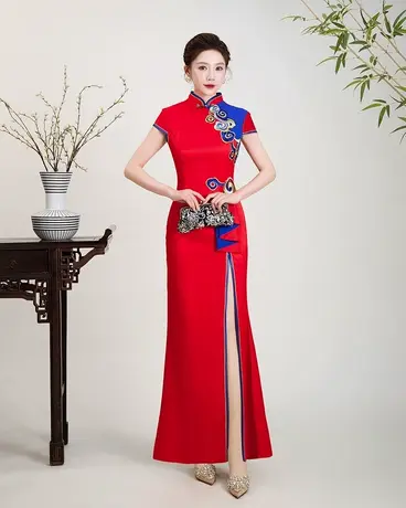 2023年春夏新款改良版走秀旗袍长款演出优雅显瘦刺绣连衣裙前开叉商品大图