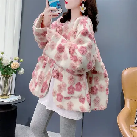 日系甜美立体花朵羊羔外套女秋冬2024年新款宽松加厚减龄保暖上衣图片
