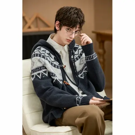 唐狮秋冬季男开衫毛衣连帽费尔岛设计感时尚仿牛角扣毛线衫TM图片