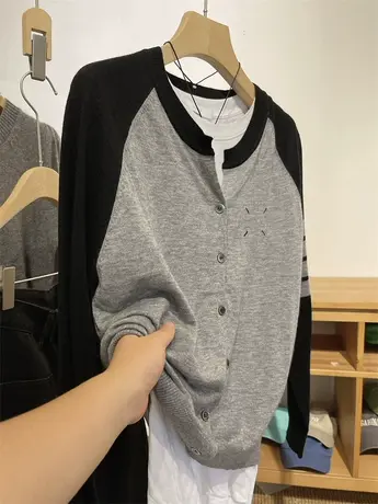 自留推荐 灰色v领羊毛针织开衫女2023秋撞色插肩袖薄款毛衣外套商品大图