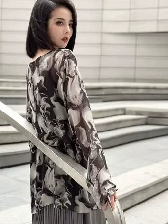 欧货新款时尚百搭休闲防晒长袖衬衫女圆领开叉水墨印花小衫上衣夏商品大图