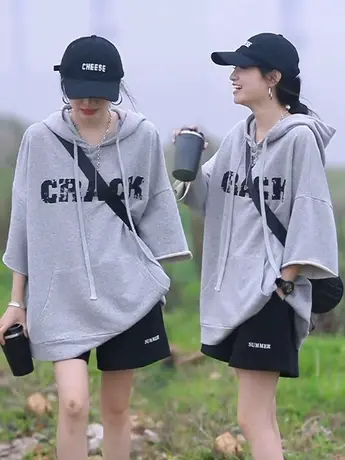 灰色字母印花连帽卫衣女2023春夏款复古宽松百搭款半袖T恤上衣潮商品大图