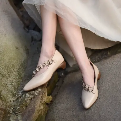 Artmu阿木原创真皮尖头粗跟单鞋女中跟鞋花朵奶奶鞋2023春季新款商品大图