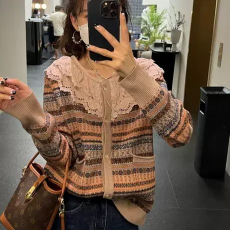 韩版复古撞色提花针织衫女秋冬时尚宽松减龄荷叶边娃娃领毛衣开衫商品大图