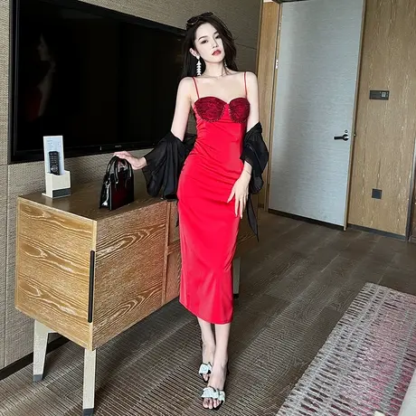 轻奢惊艳一字肩宴会晚礼服长款夏季复古独特气质低胸吊带连衣裙女图片